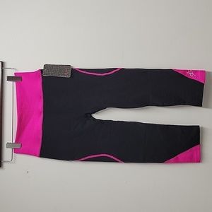 Amazing Sports Capri Leggings Neon Pink and Black Women's Size S/M (NWT)